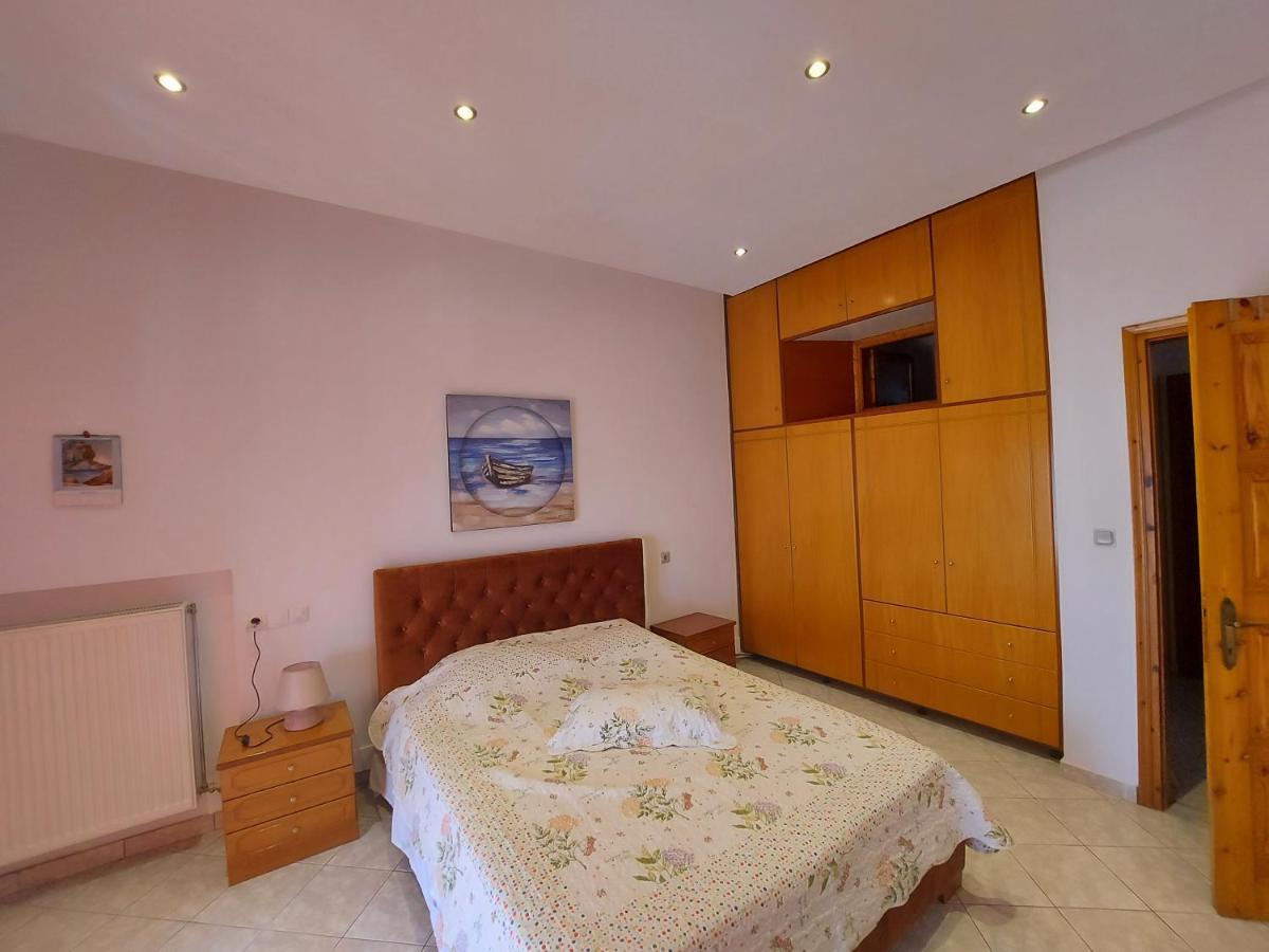 George'S Apartment Лутраки Экстерьер фото