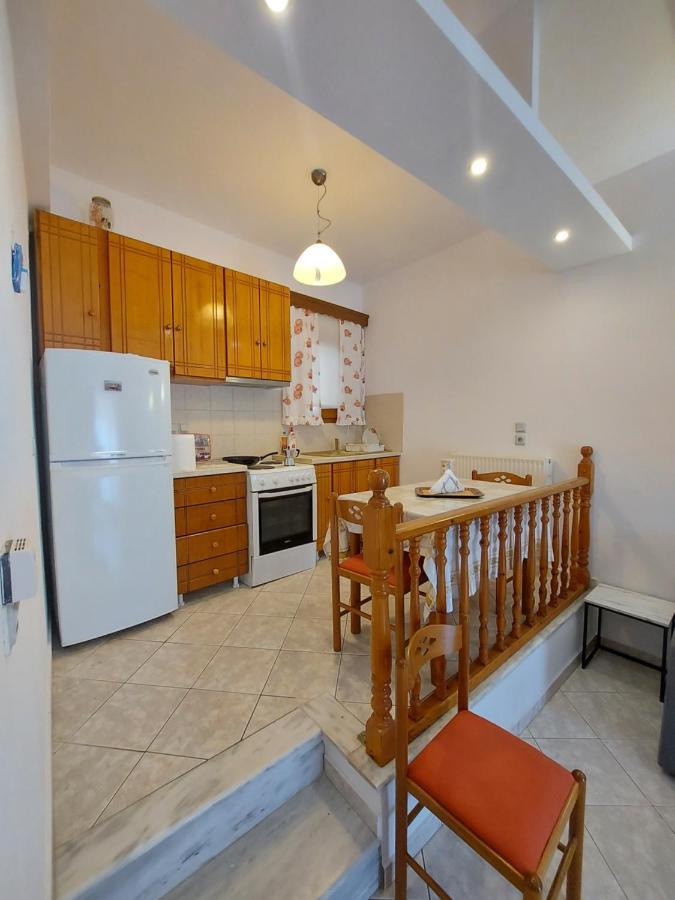 George'S Apartment Лутраки Экстерьер фото